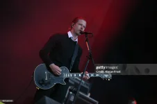 paul main guitar not shaw.webp paul main guitar not shaw.webp